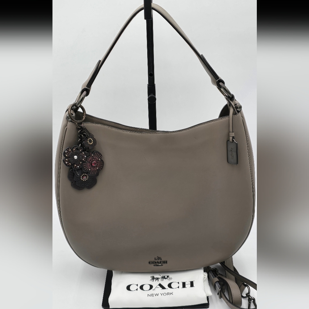 💥NWOT💥Coach Glovetanned Leather Nomad Hobo,Fog (grey) w/ Gunmetal Hardware